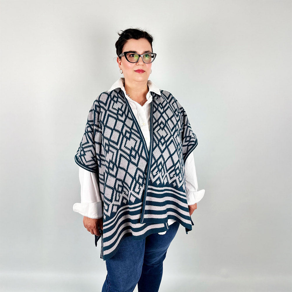 Geo chic — gemaakt met GeoChic Cape - The Queen of Loops Haakpakket