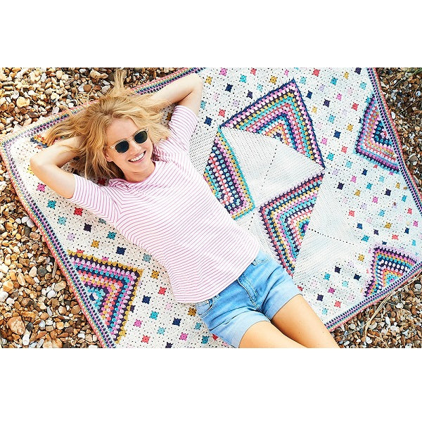 Celebration blanket — gemaakt met Granny Square Celebration Blanket Haakpakket (2)