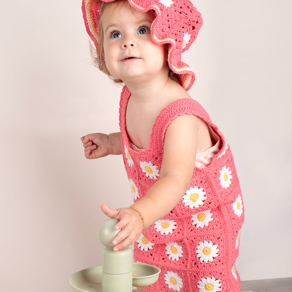 Kinder jurkje — gemaakt met Granny Square Kinderhoedje met bloemen Haakpatroon