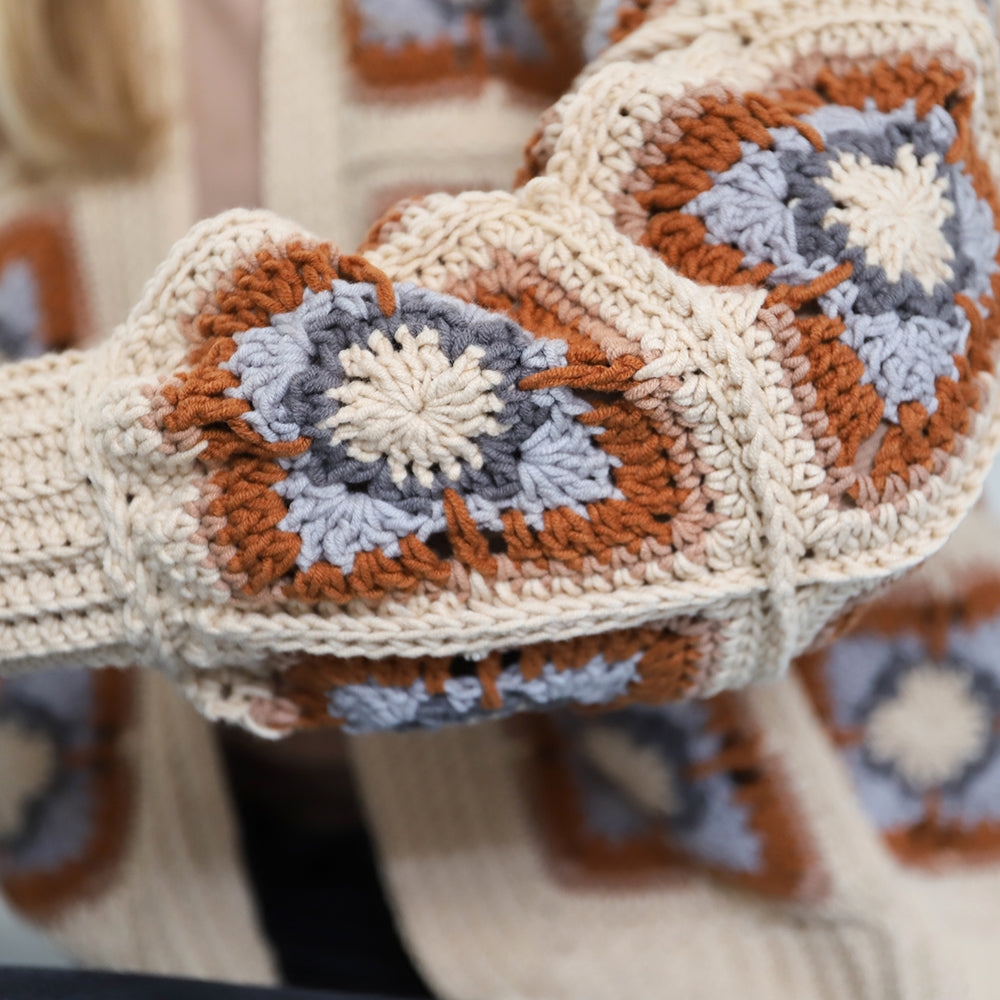 Sweter — gemaakt met Granny Square Vest a la Chloë Editie
