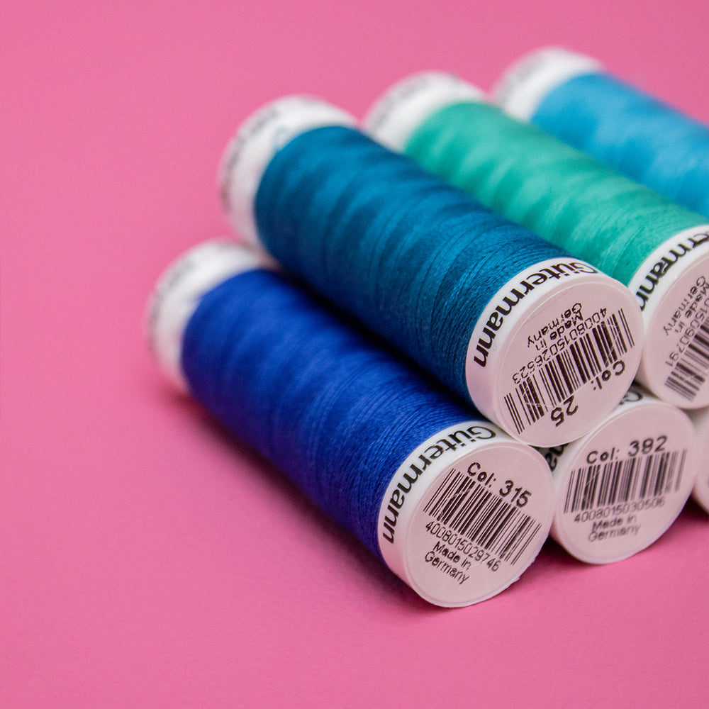 Sfeerbeeld met Gütermann Polyester Nähgarn 200m 474 (2)