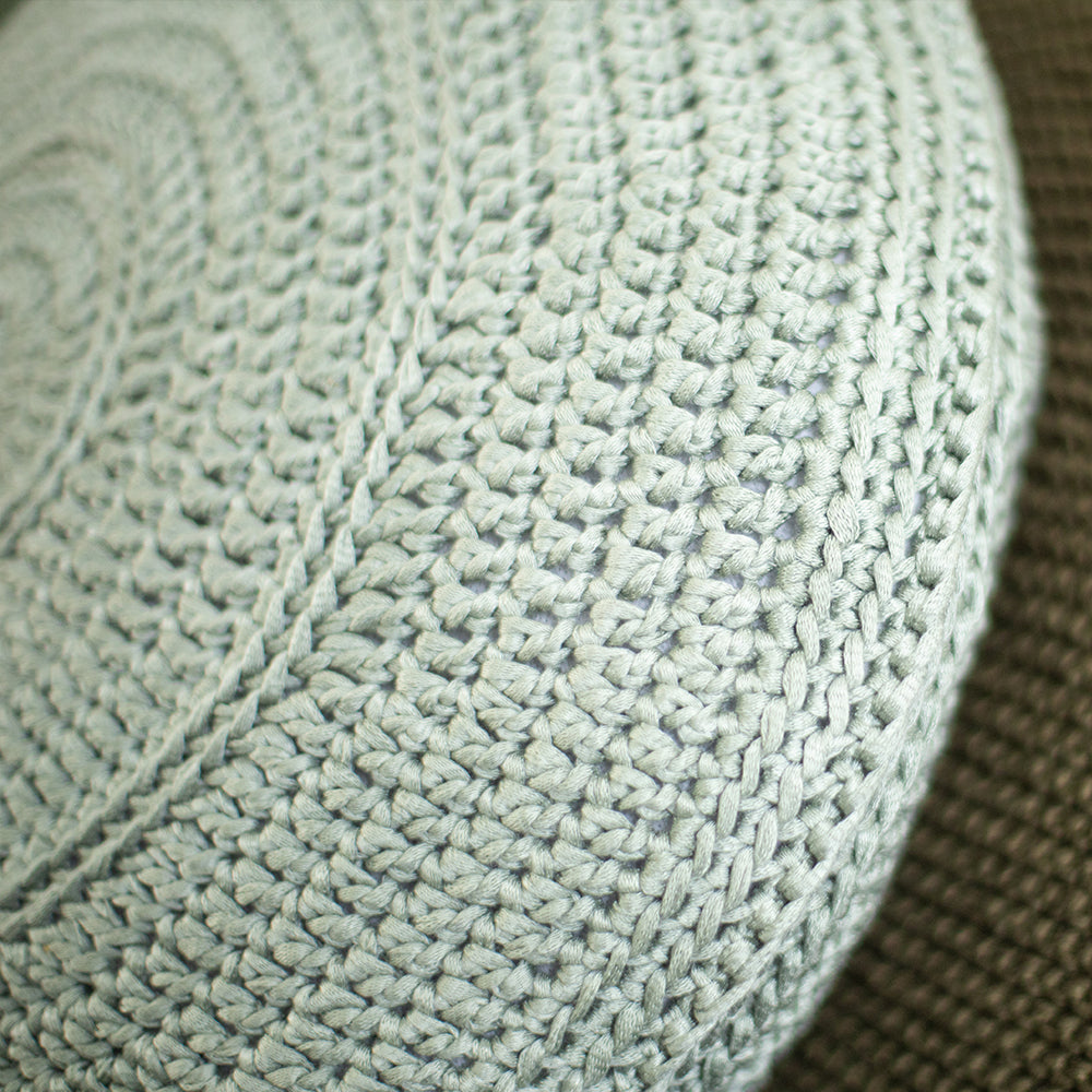 Rond kussen — gemaakt met Haakpatroon Acrylic Ribbon Rond Kussen