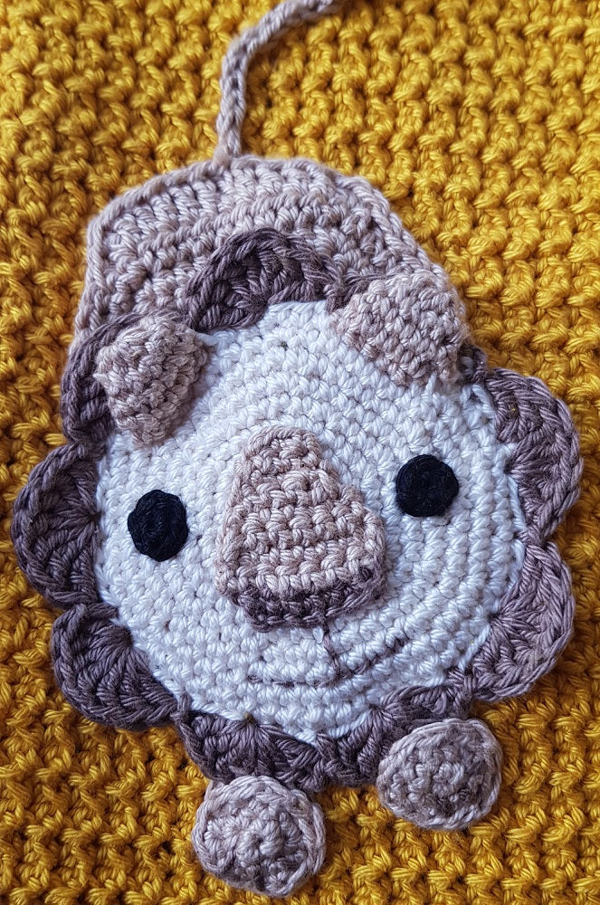 Detail — gemaakt met Haakpatroon Babyvestje Saar