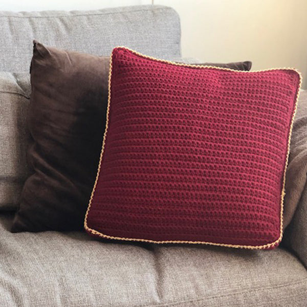 Sfeerbeeld met Haakpatroon Burgundy Stripes kussen