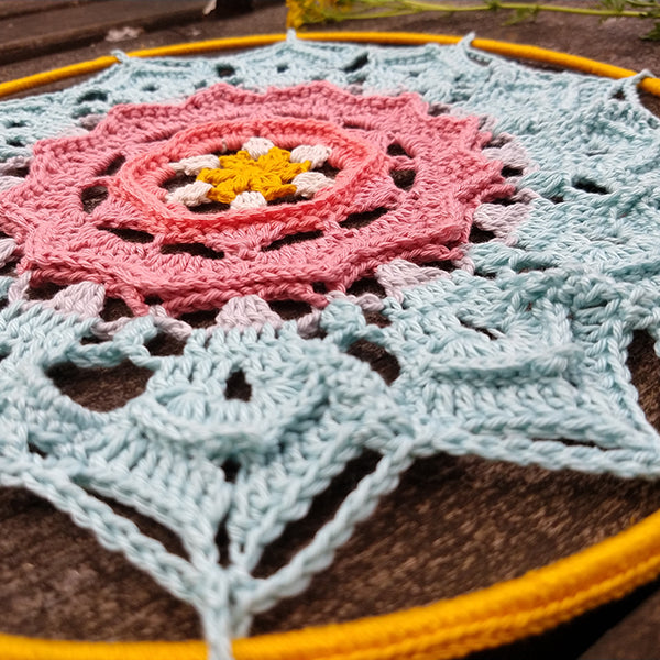Detail zijaanzicht — gemaakt met Haakpatroon Dageraad Mandala