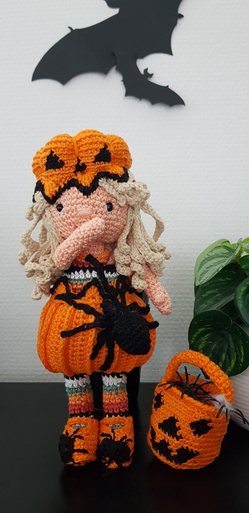 Sfeerbeeld met Haakpatroon Dressed for Halloween (Digital)