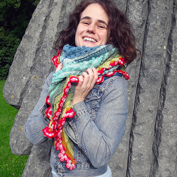 Model — gemaakt met Haakpatroon Flower by the Lake Sjaal (3)