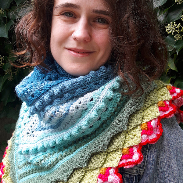 Model — gemaakt met Haakpatroon Flower by the Lake Sjaal
