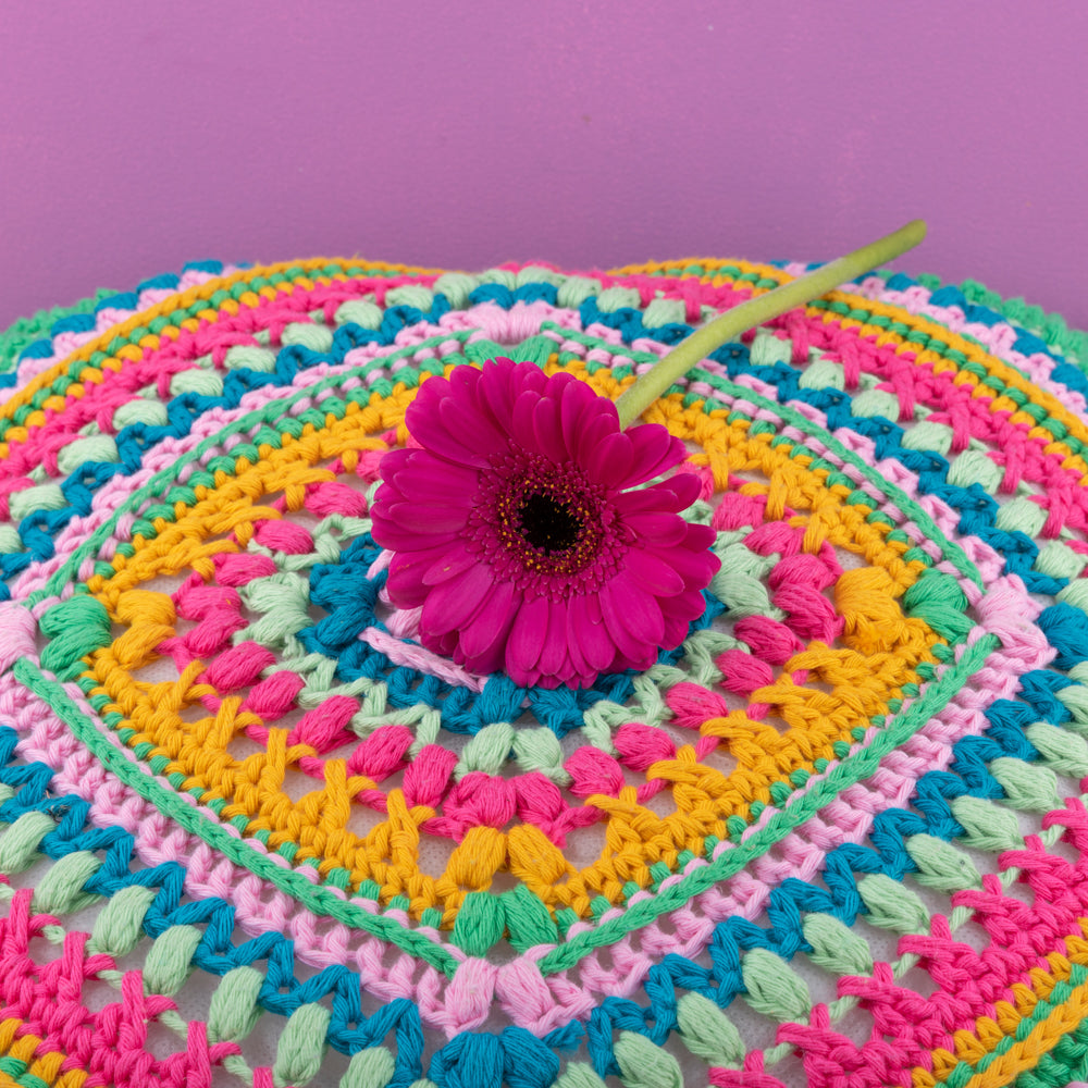 Grannys diamond cushion — gemaakt met Haakpatroon Granny’s Diamond Cushion (4)