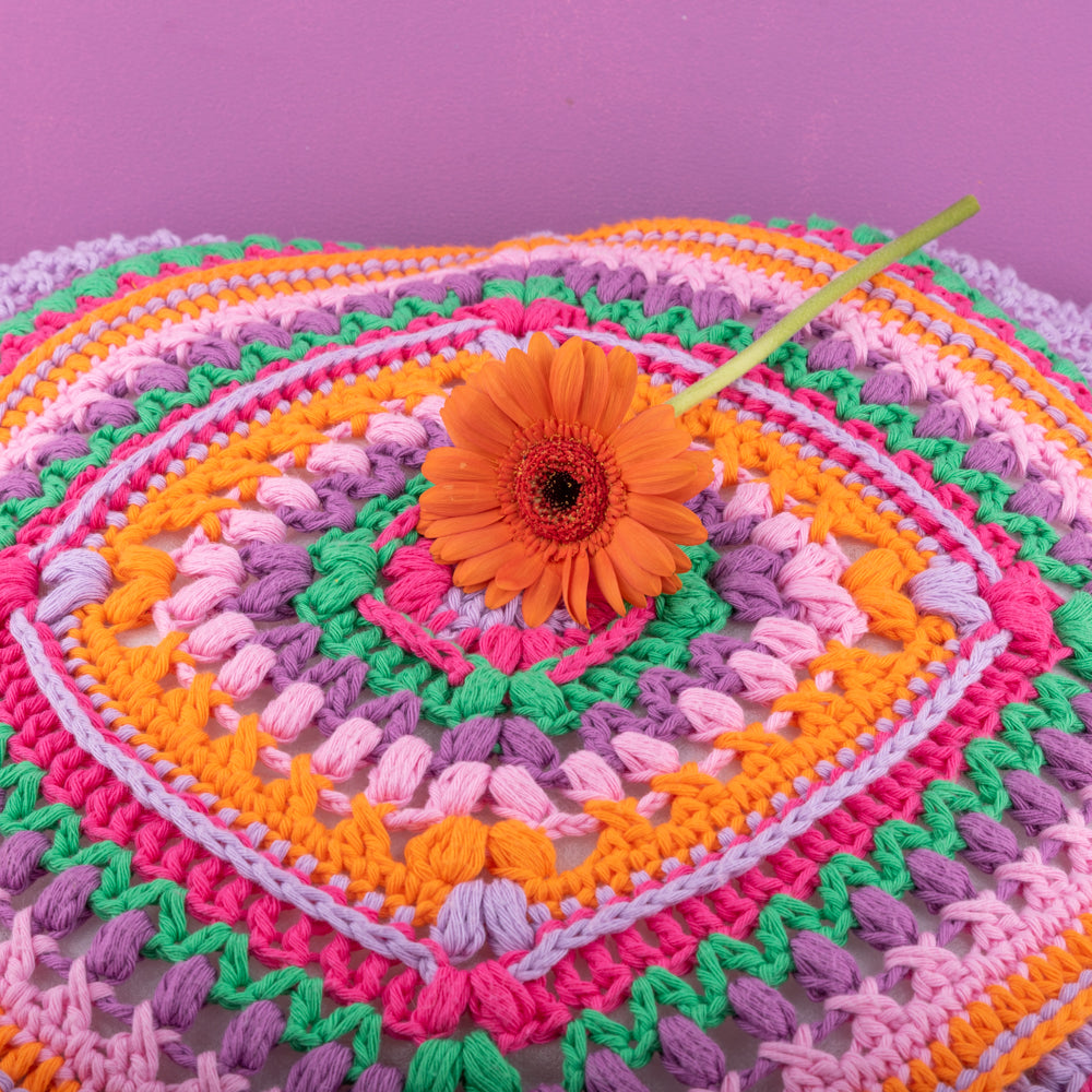 Grannys diamond cushion — gemaakt met Haakpatroon Granny’s Diamond Cushion (5)