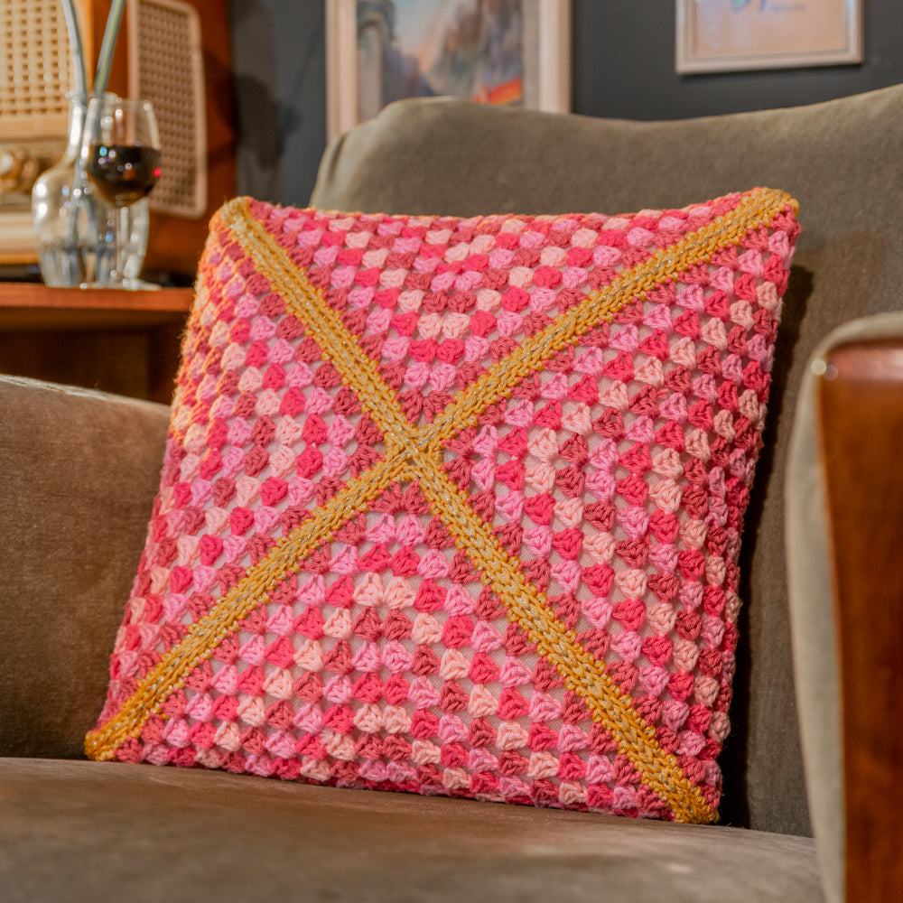 Grannys shiny cushion — gemaakt met Haakpatroon Granny’s Shiny Cushion (5)