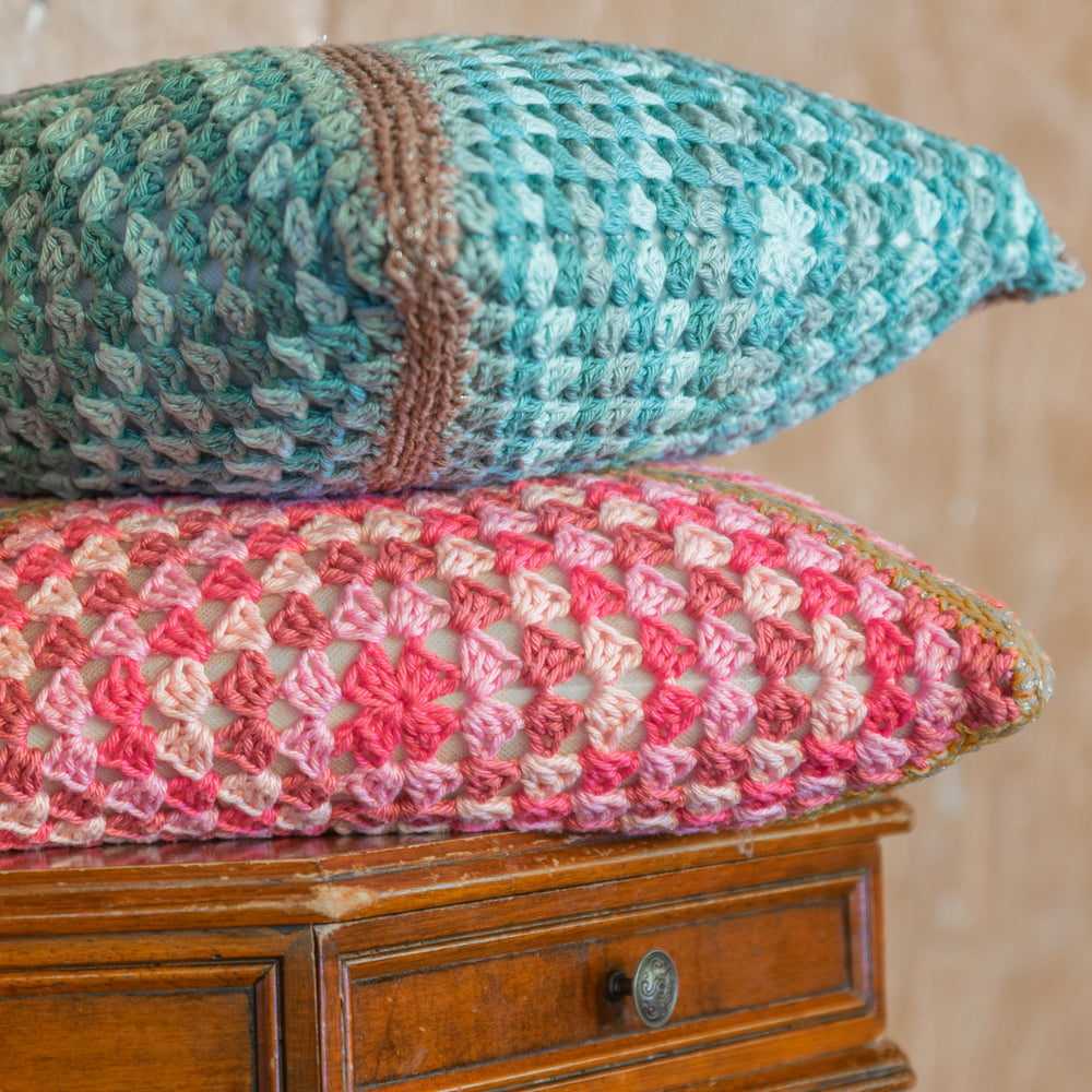 Grannys shiny cushion — gemaakt met Haakpatroon Granny’s Shiny Cushion (4)