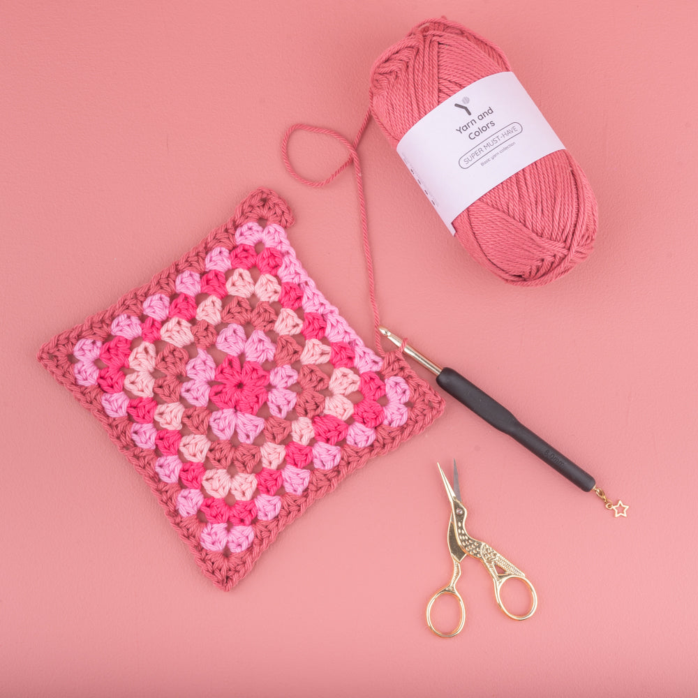 Grannys shiny cushion — gemaakt met Haakpatroon Granny’s Shiny Cushion (3)