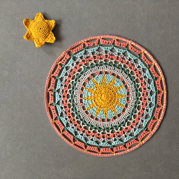 Haakpatroon Here comes the Sun Mandala (4)