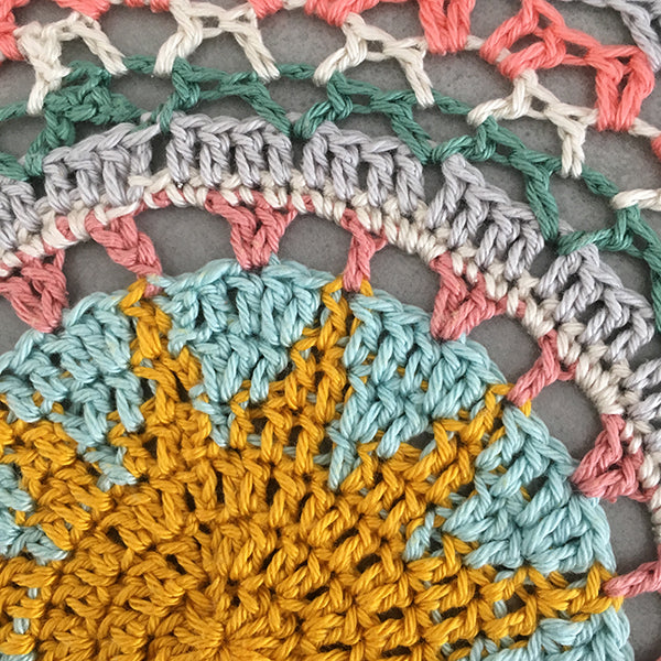 Haakpatroon Here comes the Sun Mandala (3)