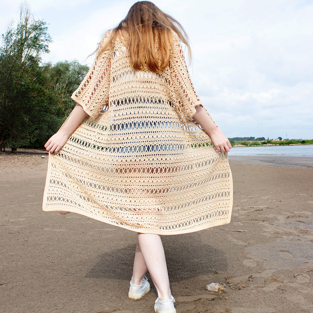 Beige — gemaakt met Haakpatroon Hugs and Kisses Kimono (Digital)