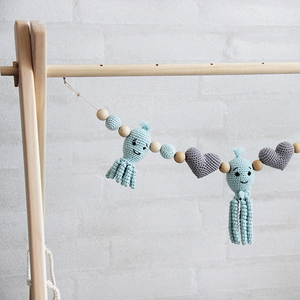 Aktivitets stativ — gemaakt met Haakpatroon Inktvis Slinger Go Handmade