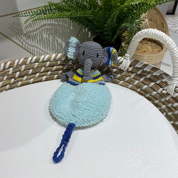Sfeerbeeld met Haakpatroon Knuffeldoekje Olifant