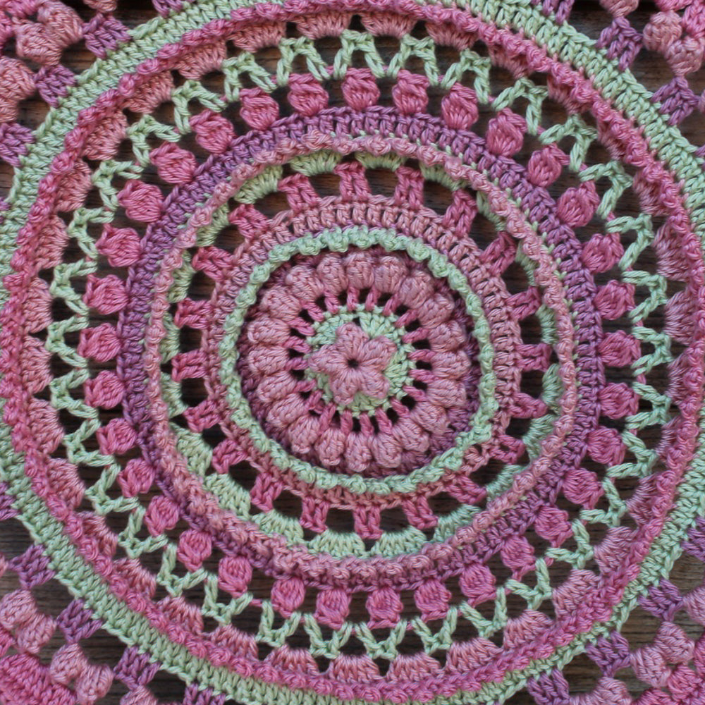 Haakpatroon Mandala Lily (Ontwerp & Win) (3)