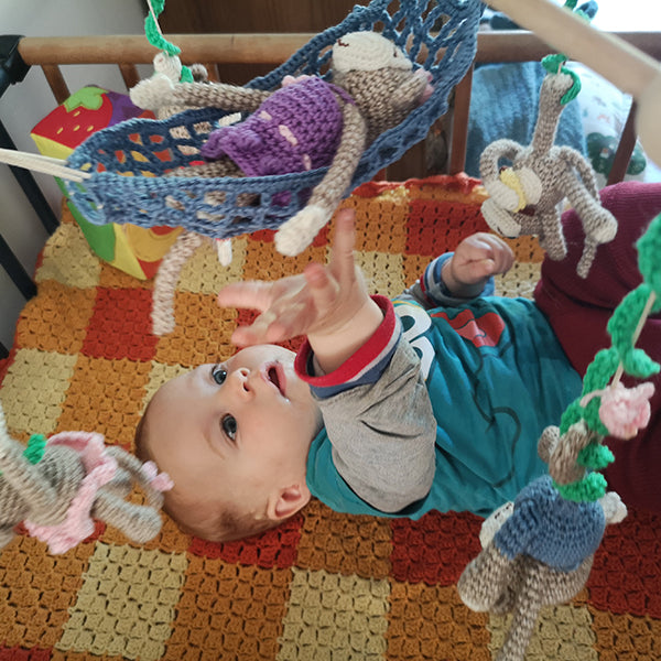 Haakpatroon Monkey Madness Babymobiel (2)