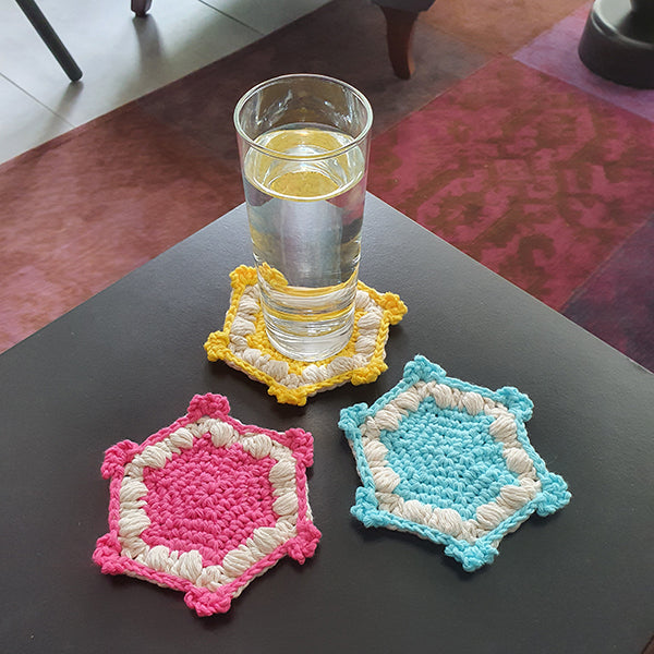 Glas — sfeerbeeld met Haakpatroon Onderzetters Summer Snow