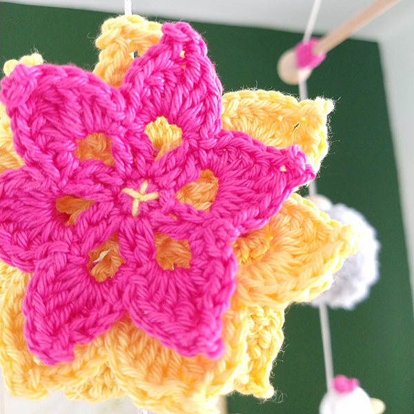 Detail — gemaakt met Haakpatroon Paradijsvogel Babymobiel (2)