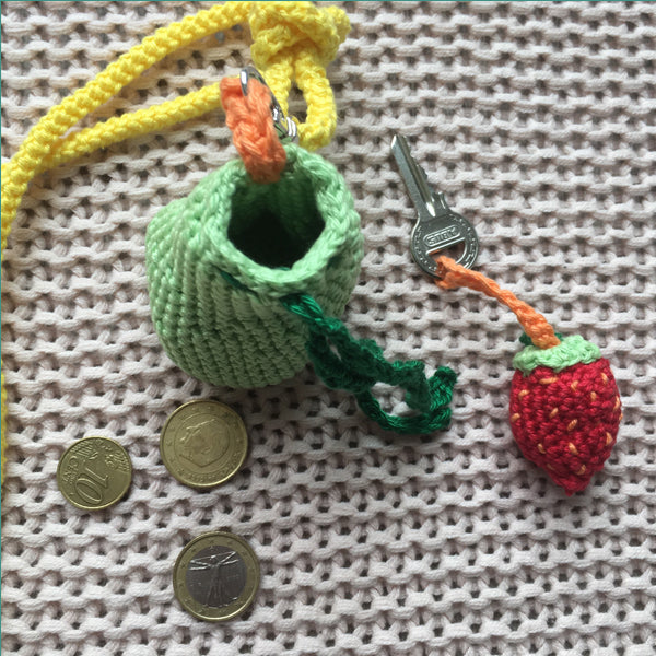 Haakpatroon Pieke Peer En Strawberry Sleutelhanger (5)