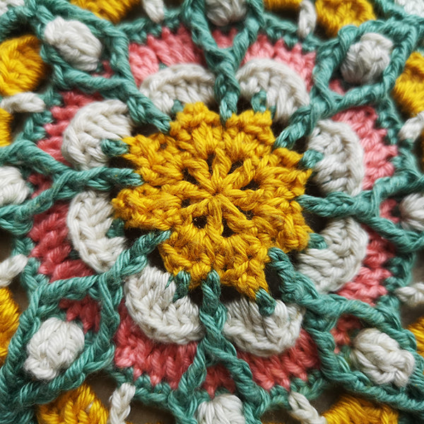 Detailfoto — gemaakt met Haakpatroon Root and Blossom Mandala