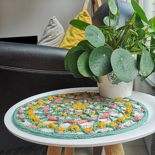 Sfeerbeeld met Haakpatroon Root and Blossom Mandala (2)