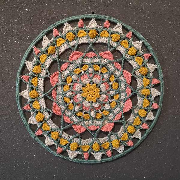 Sfeerbeeld met Haakpatroon Root and Blossom Mandala
