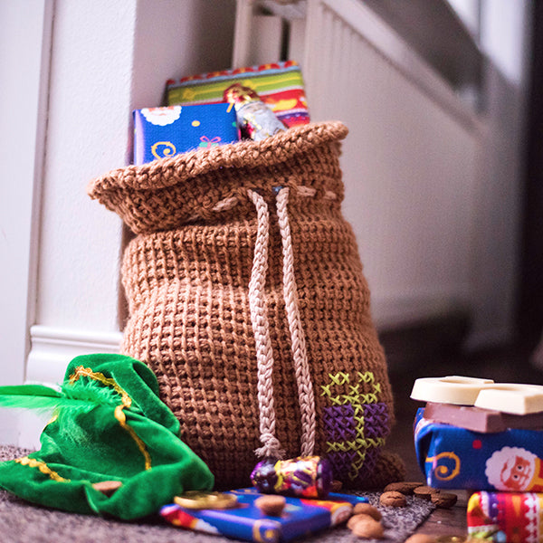 Haakpatroon Sinterklaas Cadeauzak