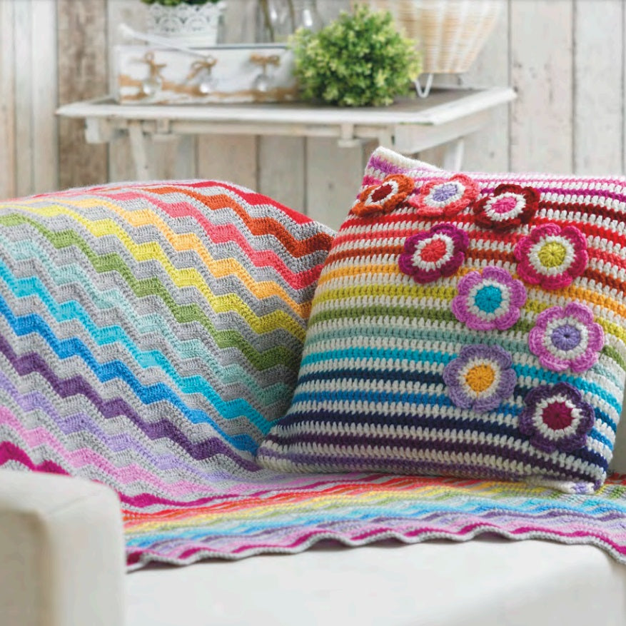 Haakpatroon Stylecraft Life DK No. F074 Deken, kussen en slinger (Digital)