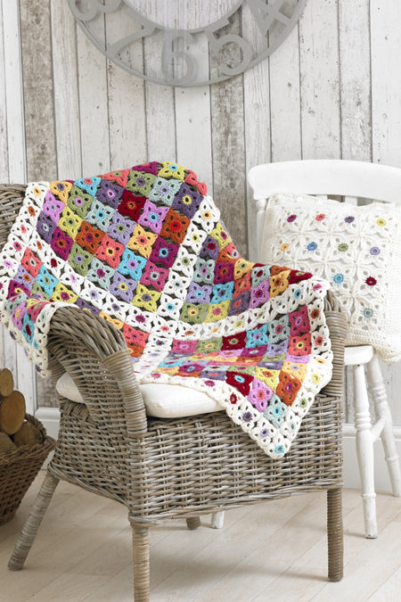 Haakpatroon Stylecraft Life DK No. F075 Deken en kussen (2)