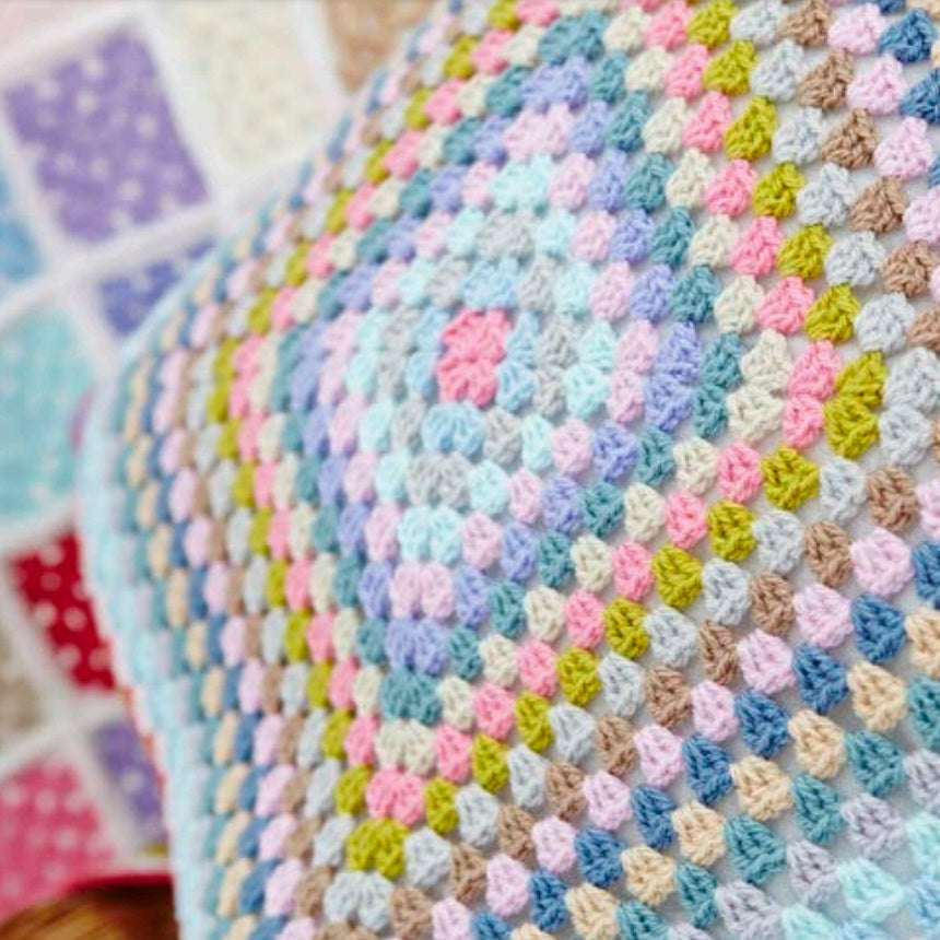 Haakpatroon Stylecraft Special DK No. F003 Deken en kussen (Digital) (3)