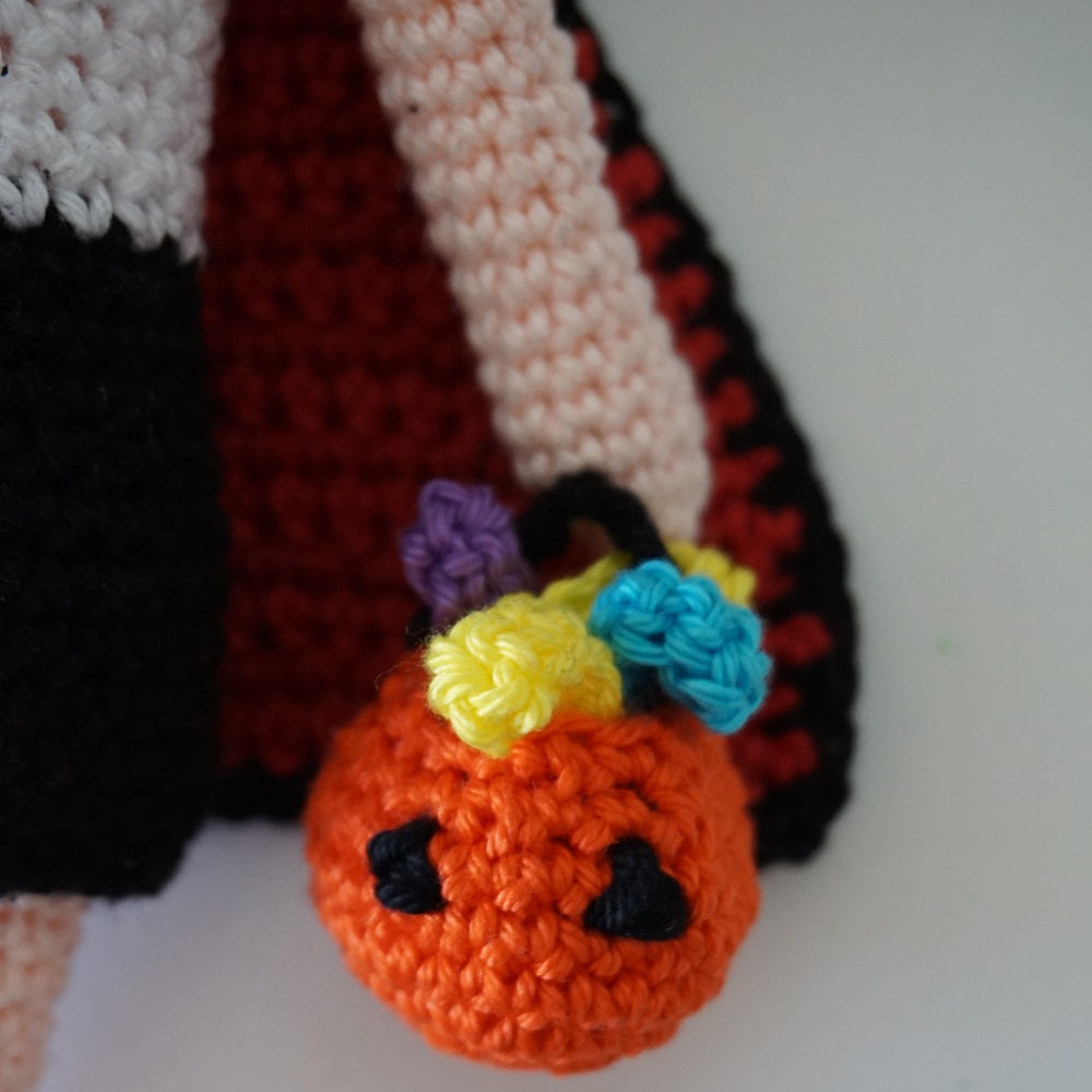 Detail — gemaakt met Haakpatroon Trick or Treat vampier meisje (2)