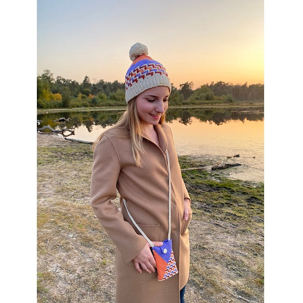Model — gemaakt met Haakpatroon Tropical Sunset Muts