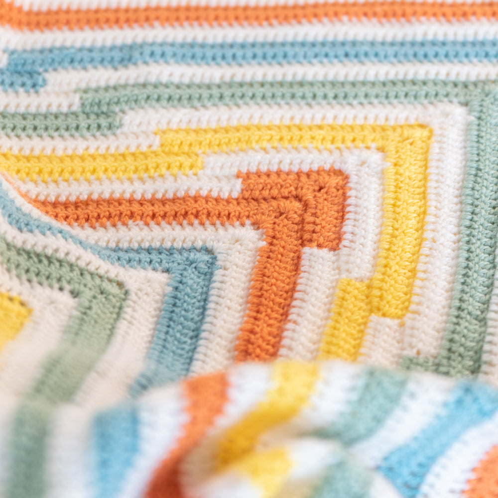 Haakpatroon Yarn and Colors Amazing Square Darts Blanket (2)