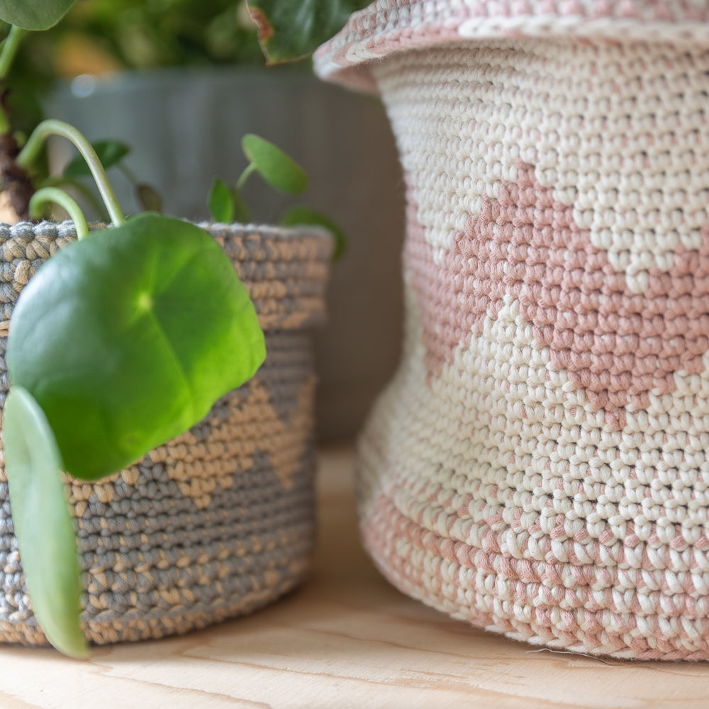 Basic plant baskets — gemaakt met Haakpatroon Yarn and Colors Basic Plant Baskets (2)
