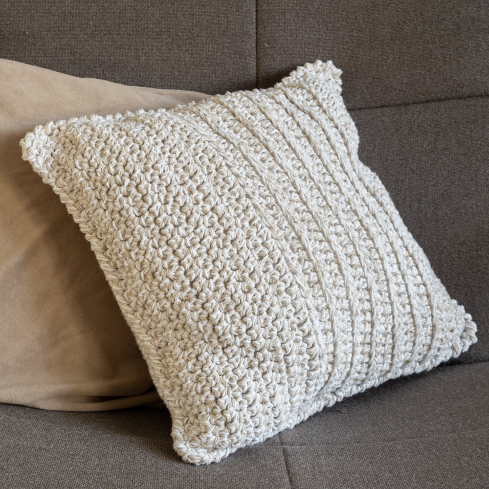 Haakpatroon Yarn and Colors Be Gentle Cushion (2)