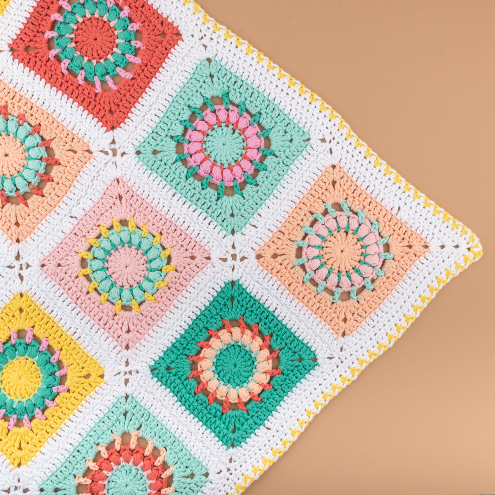 Blossom baby blanket — gemaakt met Haakpatroon Yarn and Colors Blossom Blanket (3)