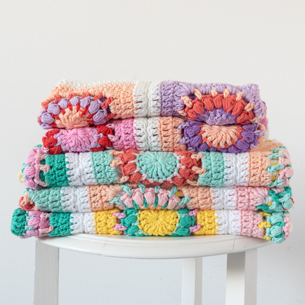 Blossom baby blanket — gemaakt met Haakpatroon Yarn and Colors Blossom Blanket