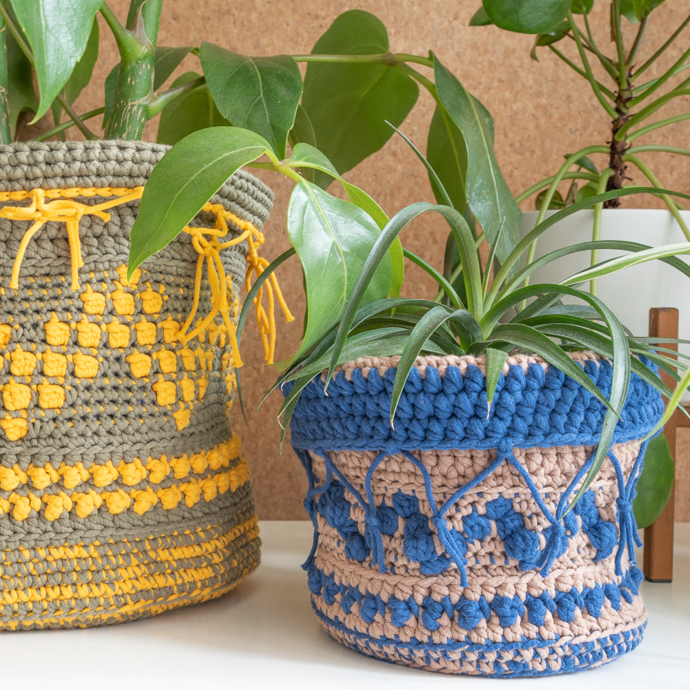 Boho plant baskets — gemaakt met Haakpatroon Yarn and Colors Boho Plant Baskets (2)