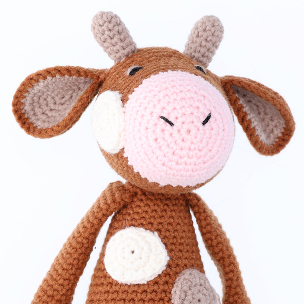 Clara cow — gemaakt met Haakpatroon Yarn and Colors Clara Cow (3)