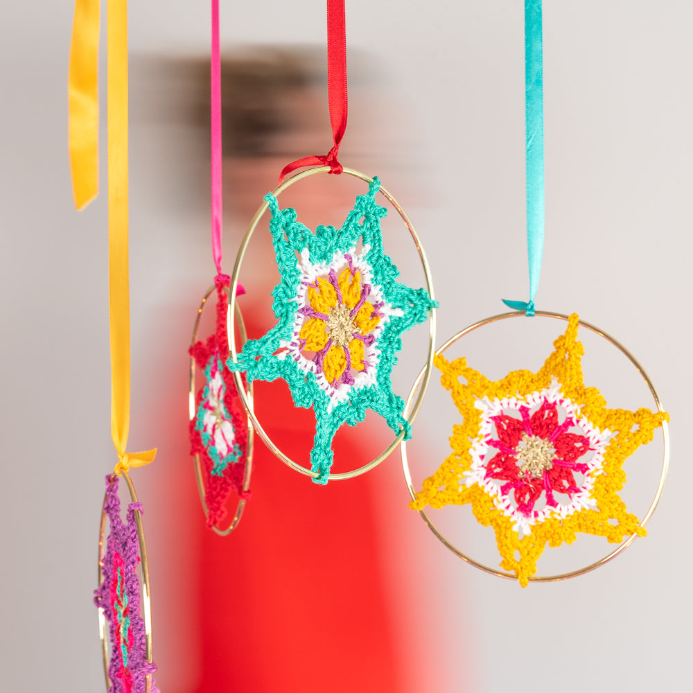 Colorful christmas stars — gemaakt met Haakpatroon Yarn and Colors Colorful Christmas Star (6)