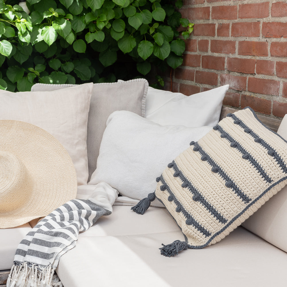 Connect the dots cushion — gemaakt met Haakpatroon Yarn and Colors Connect the Dots Cushion (2)