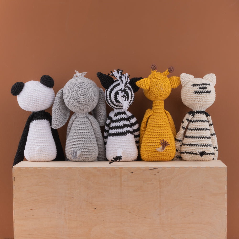 Groepsfoto en kan dus bij allemaal — gemaakt met Haakpatroon Yarn and Colors Eddie Elephant (2)