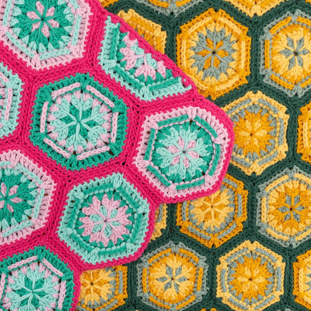 Flower hexagon baby blanket — gemaakt met Haakpatroon Yarn and Colors Flower Hexagon Baby Blanket (4)