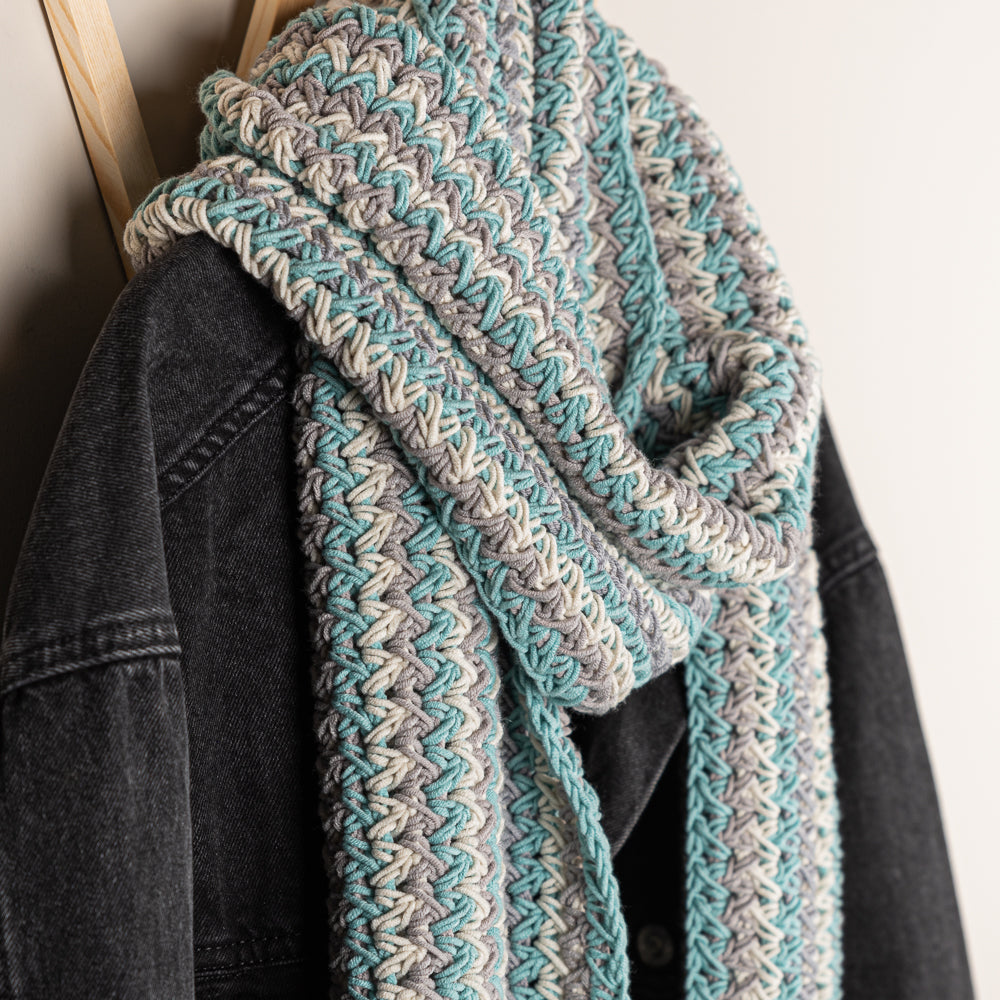 Fringed scarf — gemaakt met Haakpatroon Yarn and Colors Fringed Scarf (2)
