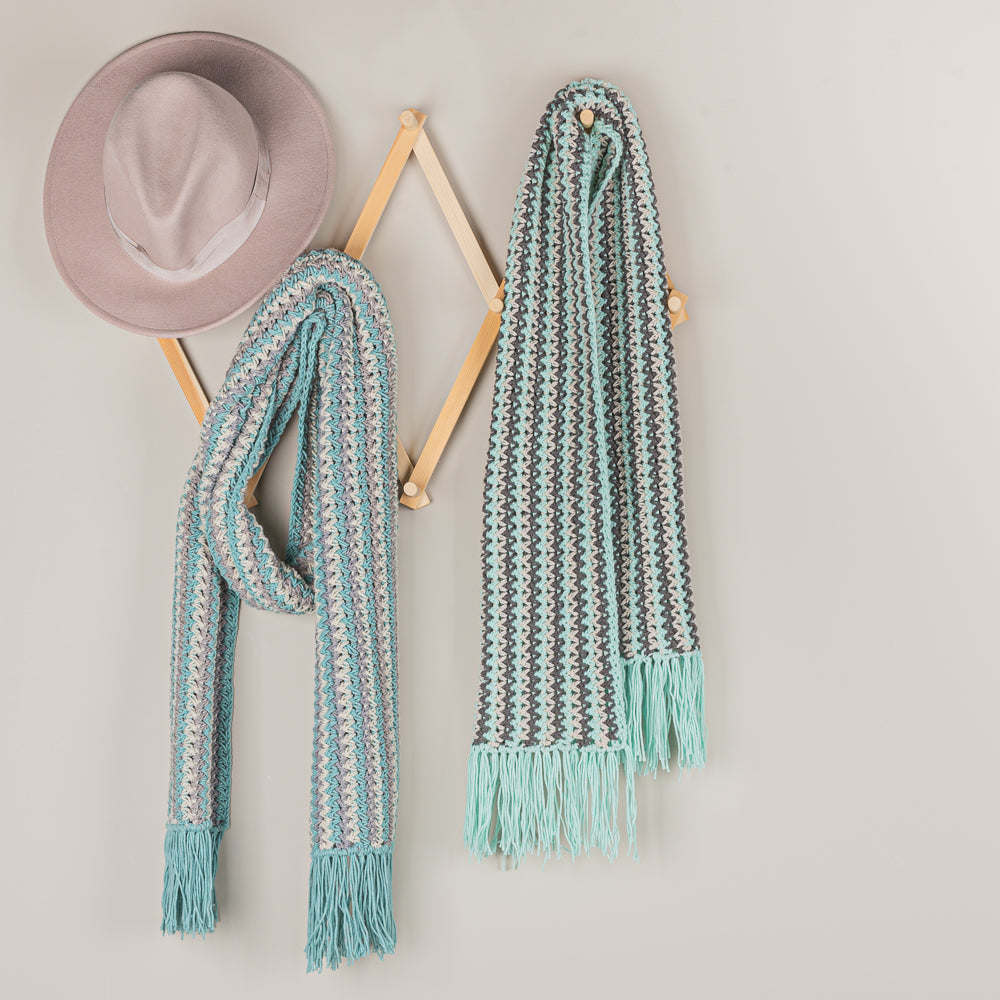 Fringed scarf — gemaakt met Haakpatroon Yarn and Colors Fringed Scarf
