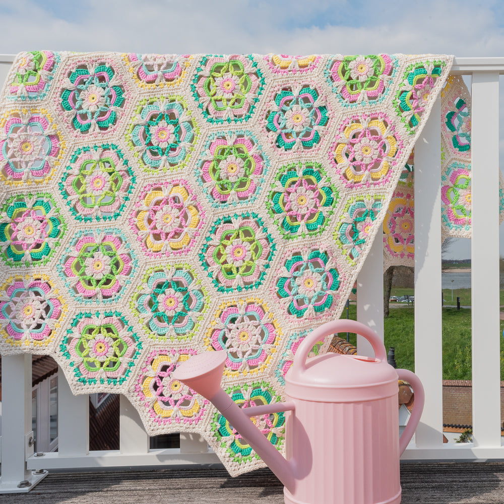 Garden party blanket — gemaakt met Haakpatroon Yarn and Colors Garden Party Blanket